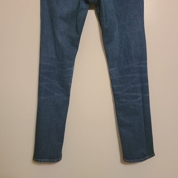 Levi's | Women's Dark Wash Slightly Distressed Skinny Jeans (Size 28 x 30) - Picture 14 of 15